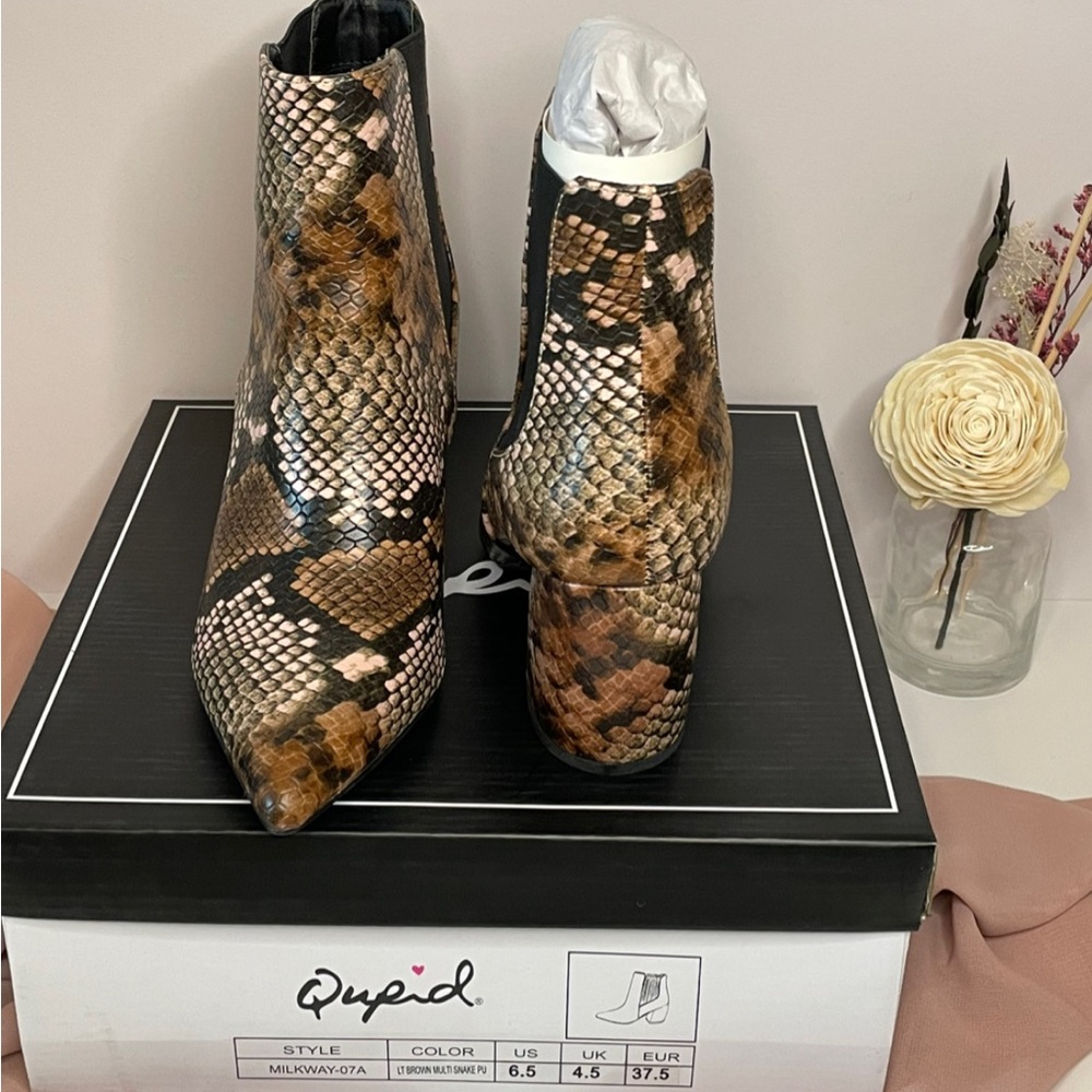 NIB Qupid Snake Skin Booties size 6.5